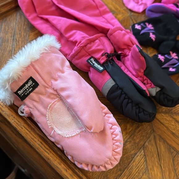 Little girls winter hat and gloves lot - Picture 7 of 15